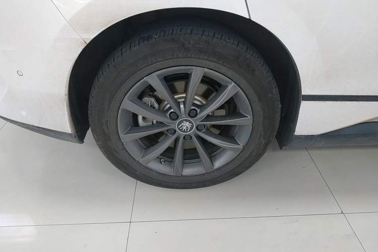 Used BYD Qin L 2025 EV 470KM Leading Edition Right Rear Wheel Hub