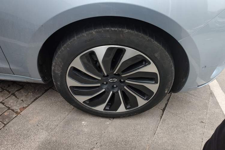 Used Hima AITO M5 2023 Extended-Range Rear-Drive Intelligent Driving Version Right Front Wheel Hub