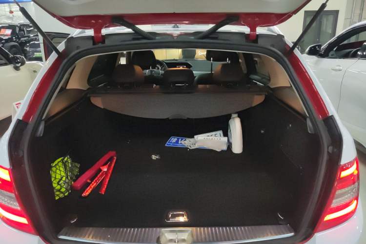 Used Mercedes-Benz C-Class 2011 C 200 Fashion Travel Edition