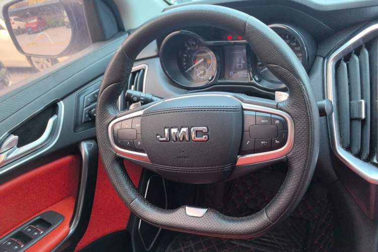 Used JMC Yuhu 7 2020 2.0T Diesel Automatic 2WD Comfort Plus Long Wheelbase China VI Emission Standard JX4D20A6L Steering Wheel