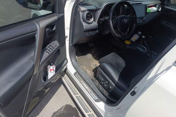 Used Toyota RAV4 2015 2.5L Automatic 4x4 Elite Edition
