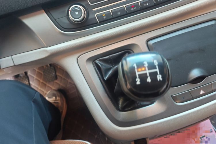 Used SAIC MAXUS G10 2014 2.4L Manual Elite Edition