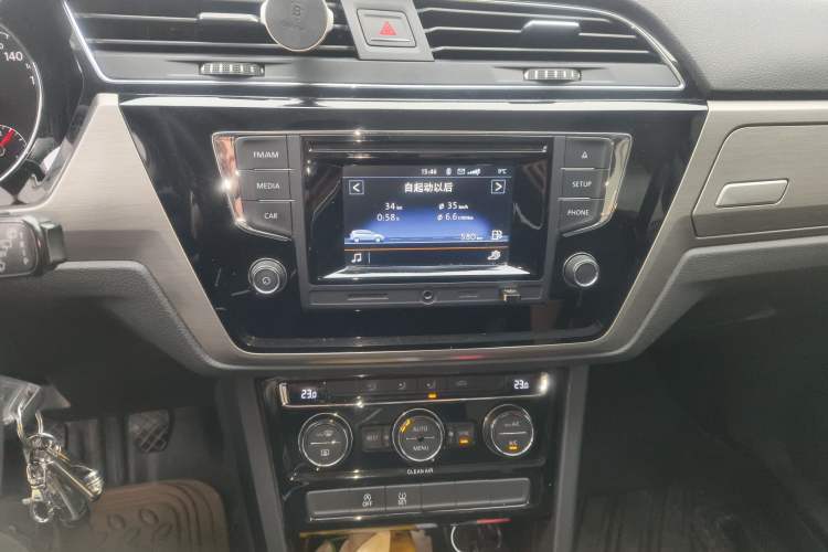 Used Volkswagen Touran 2016 Volkswagen Touran L 280TSI Manual Comfort Edition
