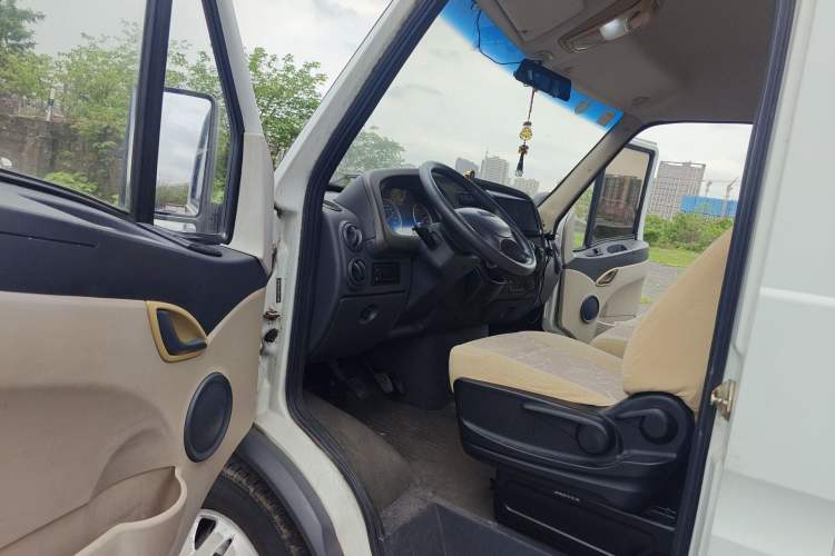 Used Iveco Power Daily 2017 2.5T Classic A32 Mid-Roof 6-7 Seater Bus 47Z5 Driver Seat