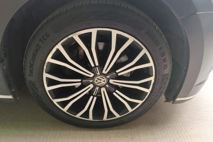 Used Volkswagen Phideon 2019 380TSI Two-Wheel Drive Business Edition China VI Standard Right Front Wheel Hub