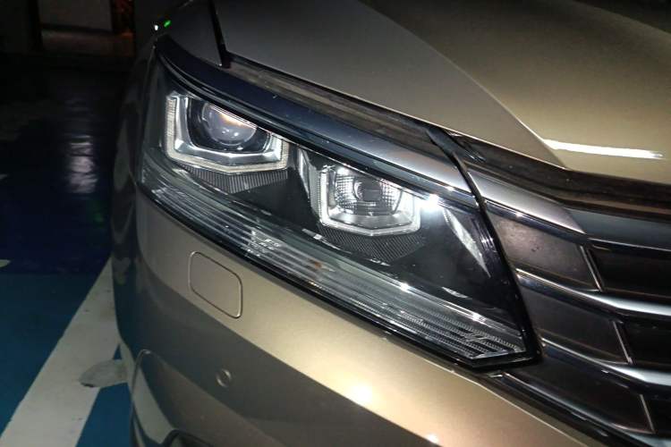 Used Volkswagen Passat 2016 330TSI DSG Prestige Edition Right Front Headlight