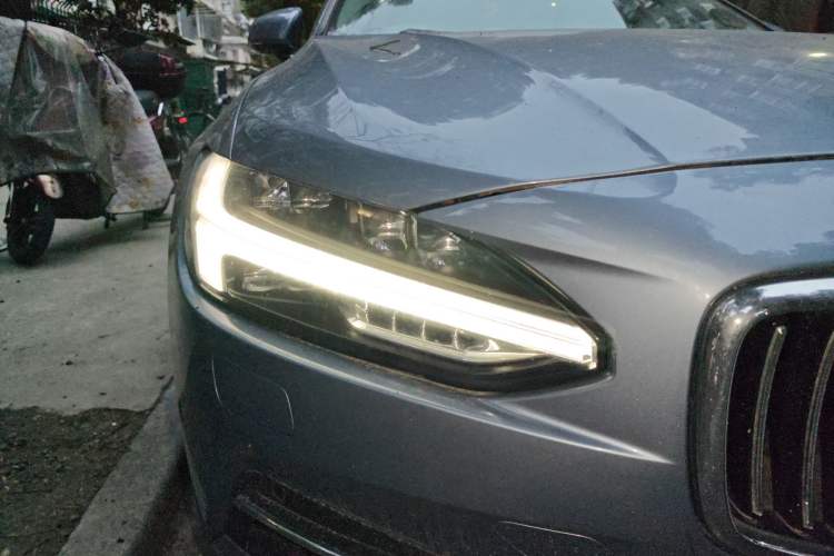 Used Volvo S90 New Energy 2019 T8 e-Drive Hybrid Intelligent Luxury Version China VI Standard
