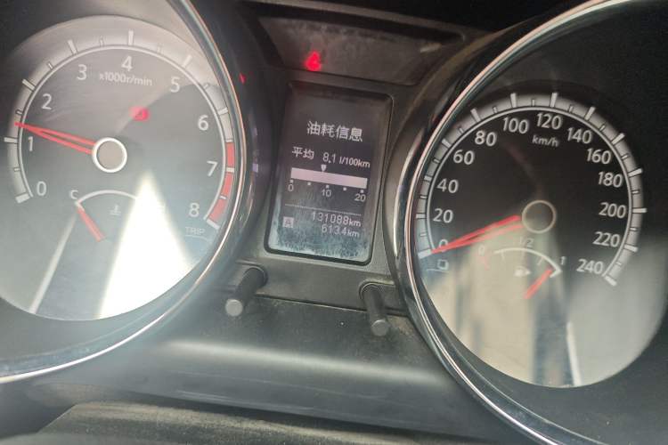 Used Venucia T70 2015 1.6L Manual Ruixing Edition Odometer Close Up