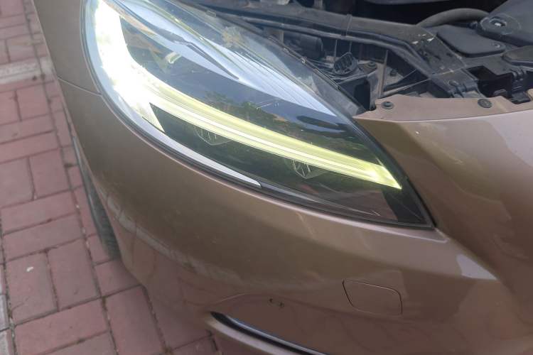 Used Volvo V40 2017 T3 Zhiya Edition Right Front Headlight