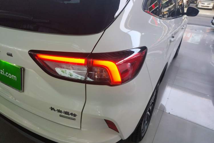 Used Ford Escape 2020 EcoBoost 245 Two-Wheel-Drive Titanium Edition
