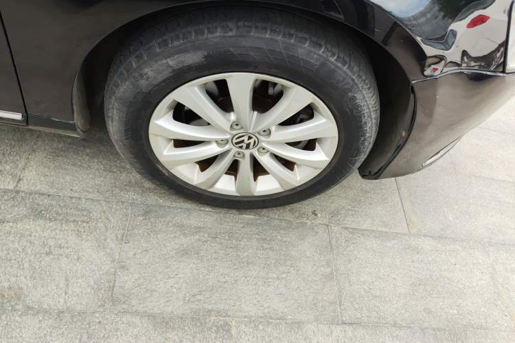 Used Volkswagen Magotan 2015 1.8TSI Luxury Model Right Front Wheel Hub