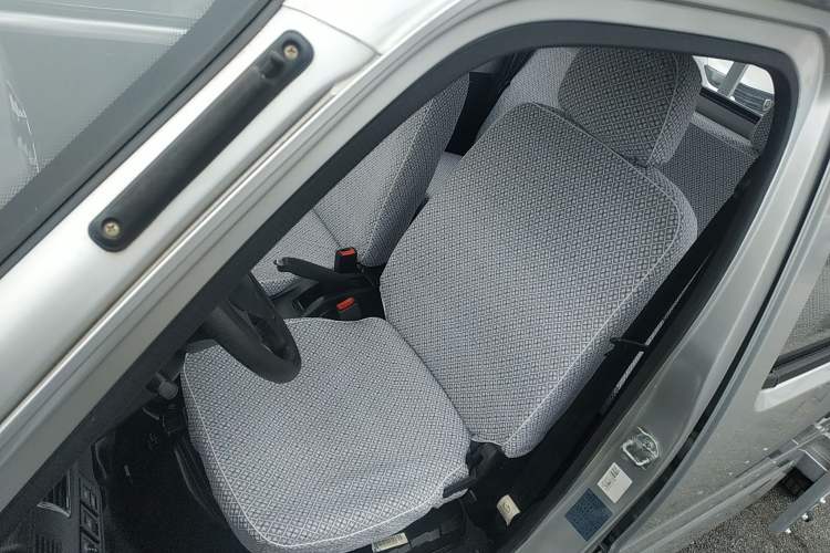 Used Dongfeng Xiaokang D52 2019 1.5L Revised Base Version with Dual Rear Wheels National Emission Standard VI DK15
