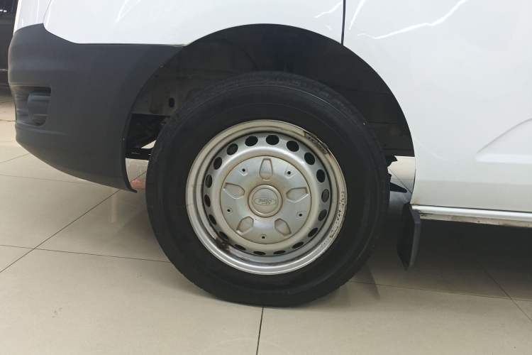 Used Ford Transit 2019 2.0T Gasoline Automatic Multi-Function Commercial Vehicle Short Wheelbase Low Roof 6-Seater China VI Standard