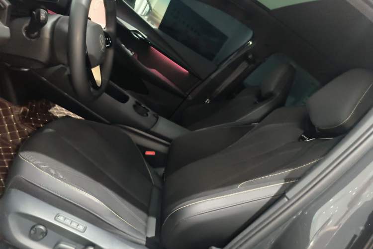 Used Volkswagen ID.UNYX 2024 Pro Long-Range Version Left Front Seat