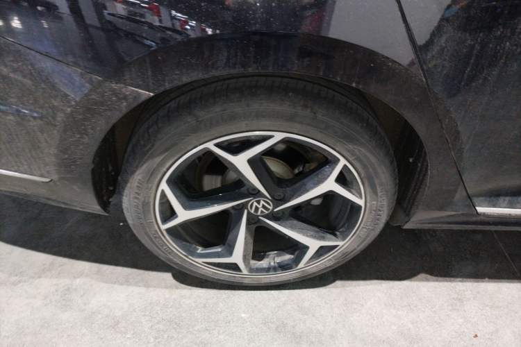 Used Volkswagen Passat 2023 Restyled 330TSI Starry Luxury Edition Right Rear Wheel Hub