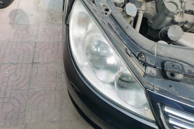 Used Volkswagen Lavida 2011 1.6L Automatic Premium Edition Right Front Headlight