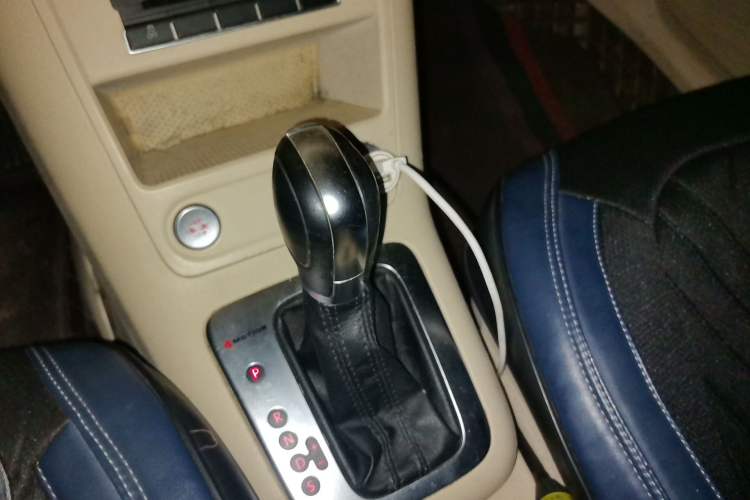 Used Volkswagen Tiguan 2012 1.8TSI Automatic All-Wheel Drive Elite Edition Gear Lever