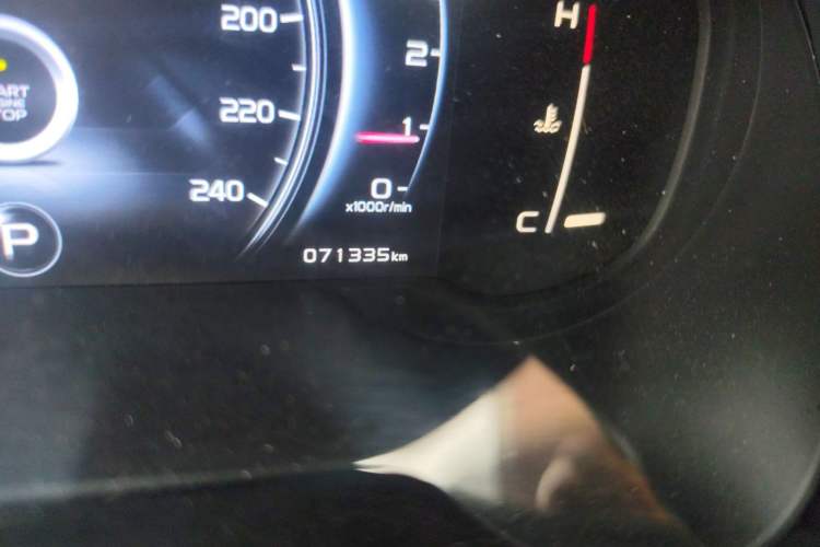 Used Geely Auto Emgrand X7 Sport 2018 1.8TD Automatic Two-Wheel Drive Smart Connect 4G Internet Edition Odometer Close Up