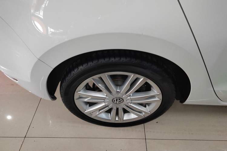 Used Volkswagen Golf Sportsvan 2016 280TSI Automatic Luxury Model Right Rear Wheel Hub