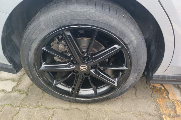 Used CHANGAN UNI-V 2022 1.5T Prestige Version Right Rear Wheel Hub