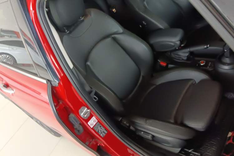 Used MINI MINI 2019 1.5T COOPER Artist Five-Door Edition
