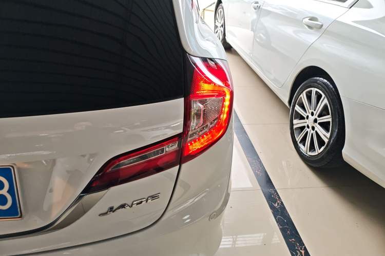 Used Honda Jade 2014 1.8L Automatic Comfort Elite Version 5 Seats
