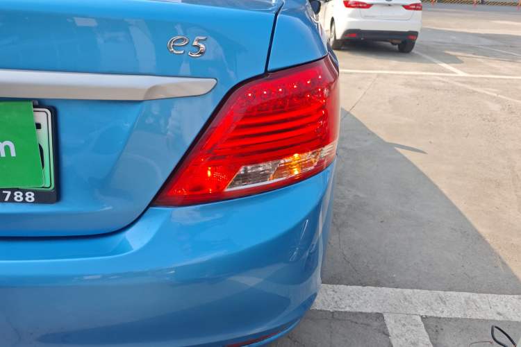 Used BYD e5 2017 300 Prestige Edition
