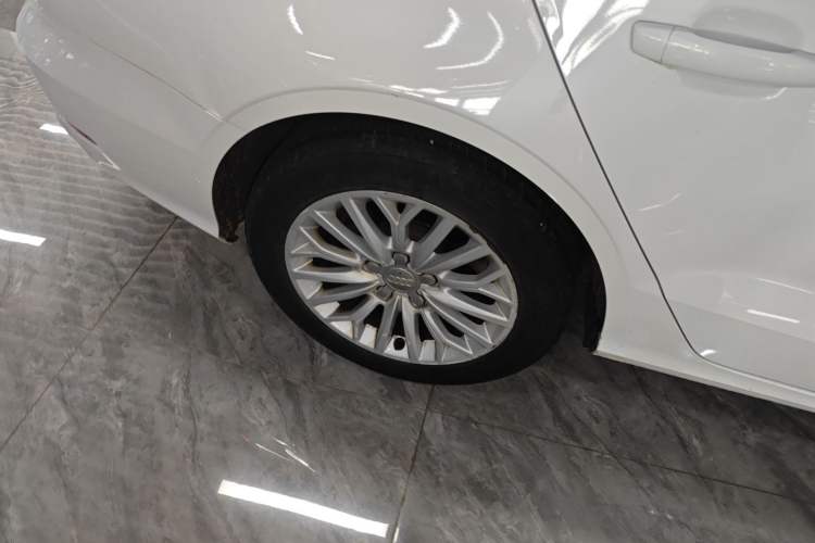 Used Audi A3 2016 Limousine 35 TFSI Prestige Edition Right Rear Wheel Hub