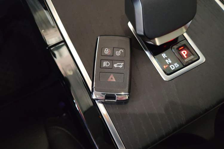 Used Land Rover Range Rover Evoque 2024 Aurora L 249 PS Prestige Light-Chasing Edition
