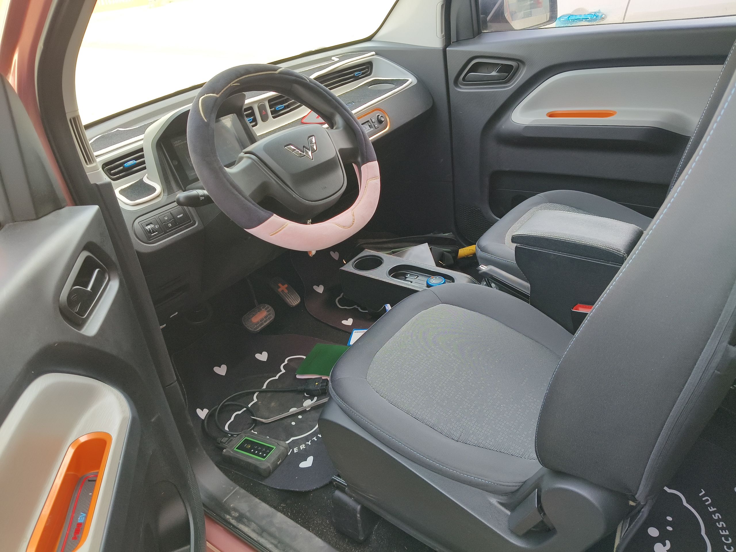 المقاعد الأمامية داخل السيارة