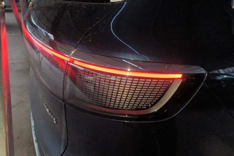 Used Hima AITO M8 2025 Extended-Range Ultra Version 53.4 kWh 6-Seater Edition Right Rear Taillight