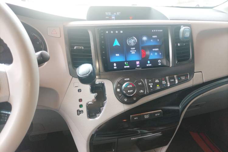 Used Toyota Sienna 2014 3.5L Sienna LE Two-Wheel Drive U.S. Specification