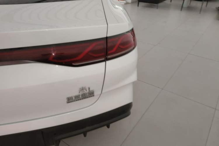 Used BYD Qin L 2024 DM-i 120KM Excellence Model Right Rear Taillight