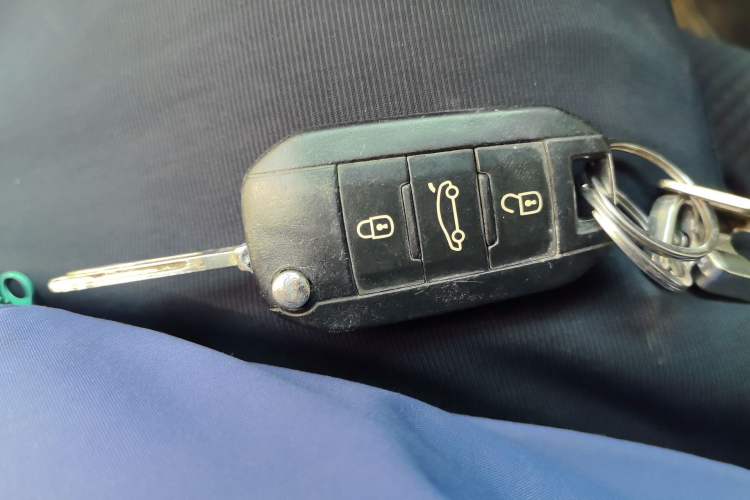 Used Peugeot 301 2014 1.6L Manual Comfort Edition Vehicle Key