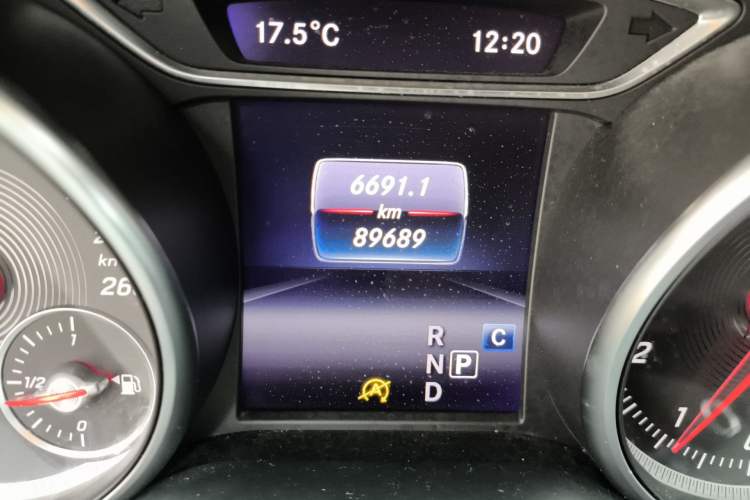 Used Mercedes-Benz GLA 2018 GLA 200 Sport Edition Odometer Close Up