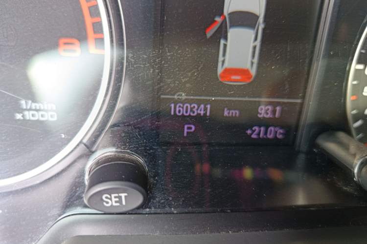 Used Audi Q5 2012 2.0TFSI Comfort Version Odometer Close Up