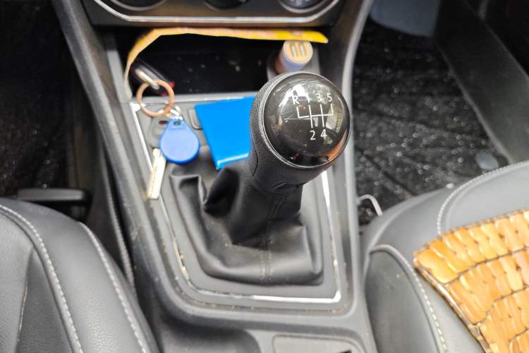 Used Volkswagen Lavida 2017 1.6L Manual Comfort Edition Gear Lever