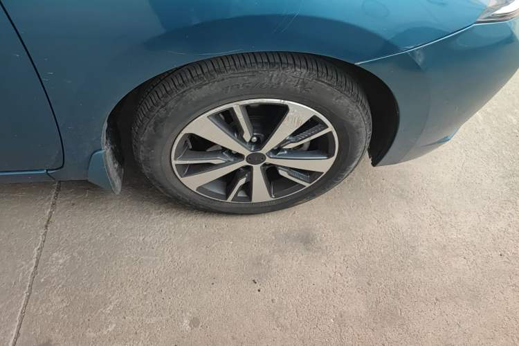 Used Nissan Lannia 2016 1.6L Manual Cool Edition Right Front Wheel Hub