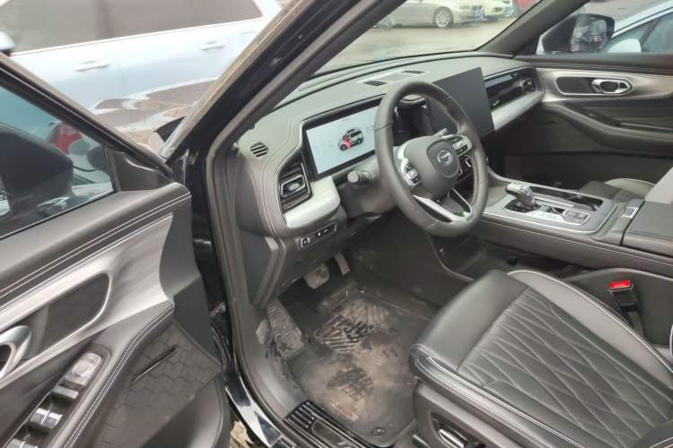 Used GAC Trumpchi GS8 2024 Linghang Series 2.0 TGDI Two-Wheel Drive Luxury Smart Connectivity Version