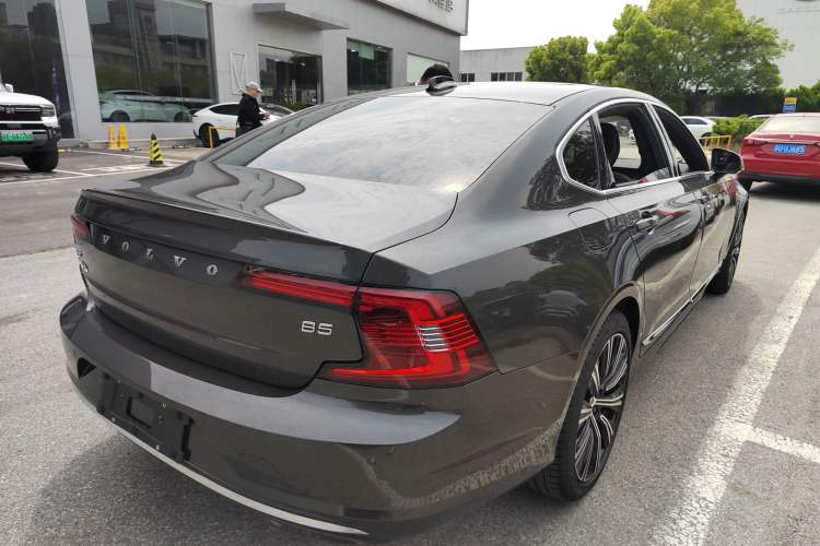 Used Volvo S90 2025 B5 Zhiyuan Luxury Edition Rear Right 45 Deg