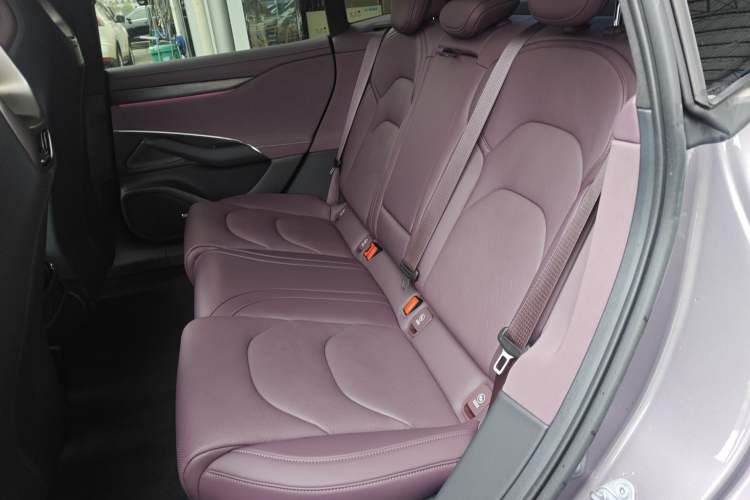 Used Xiaomi Auto SU7 2024 Four-Wheel Drive Ultra-Long Range Advanced Intelligent Driving Max Edition
