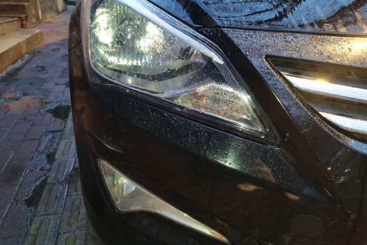 Used Hyundai Verna (older generation) 2014 1.4L Manual Smart GLS Trim Right Front Headlight