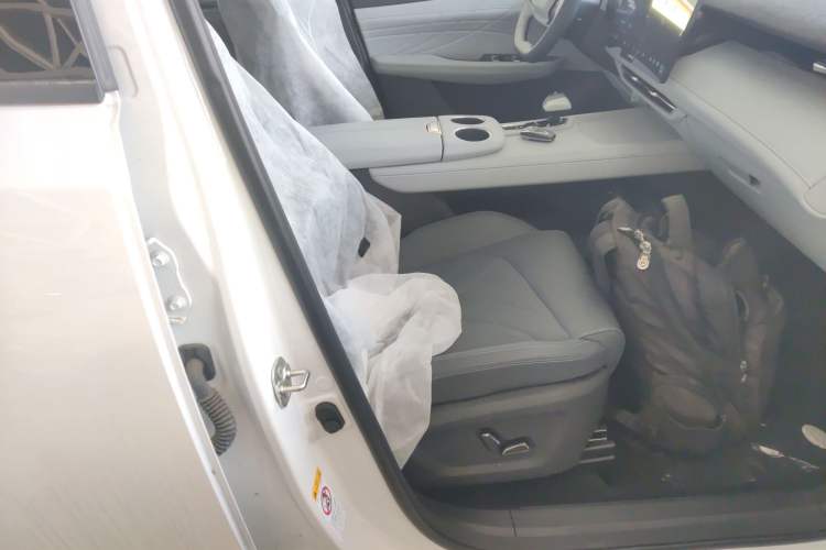 Used Changan UNI-Z New Energy 2024 Blue Whale Smart Electric iDD 125km Beyond Edition
