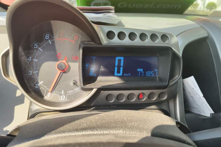 Used Chevrolet Aveo Sonic 2011 Sedan 1.4L MT SL