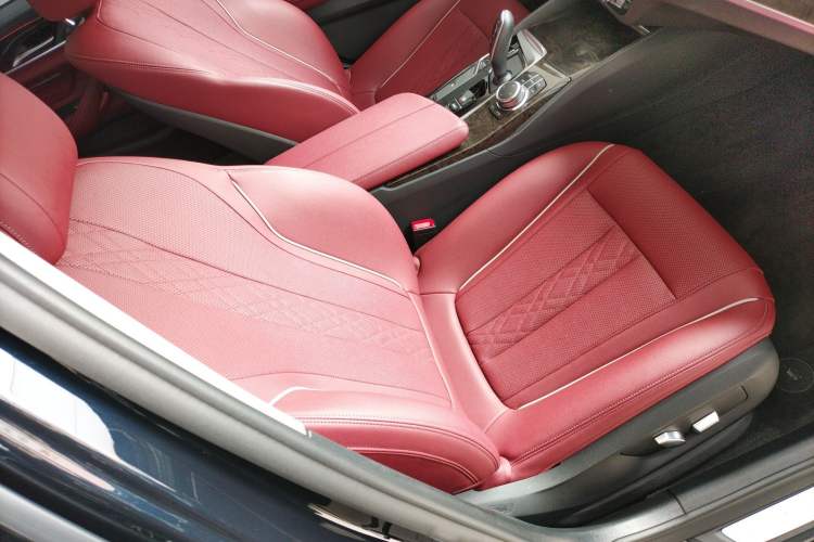 Used BMW 5 Series 2022 Restyled 525Li Luxury Package Right Front Seat