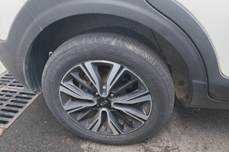 Used Kia kx1 Stonic 2021 1.4L CVT Fun Edition Right Rear Wheel Hub