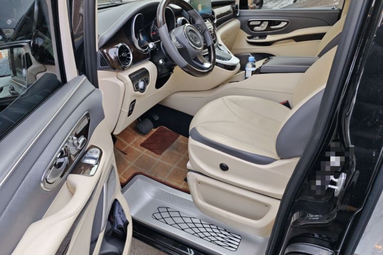 Used Mercedes-Benz V-Class 2021 V 260 Avantgarde Edition Driver Seat