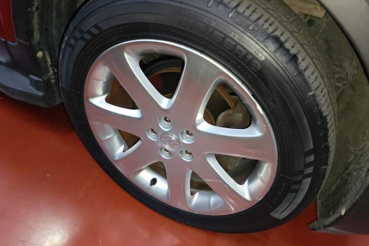 Used Buick Encore 2015 1.4T Automatic Two-Wheel Drive Urban Elite Version Right Front Wheel Hub