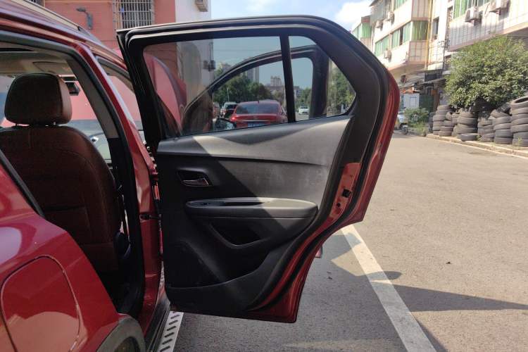 Used Chevrolet Trax 2016 1.4T Manual Two-Wheel Drive Comfort Version with Sunroof