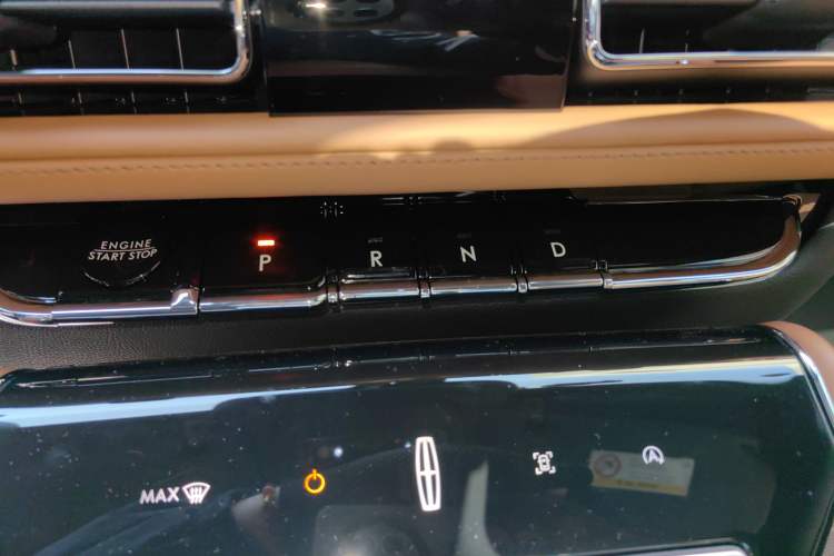 Used Lincoln Aviator 2024 3.0T V6 Four-Wheel Drive Presidential Edition Six Seats Gear Lever